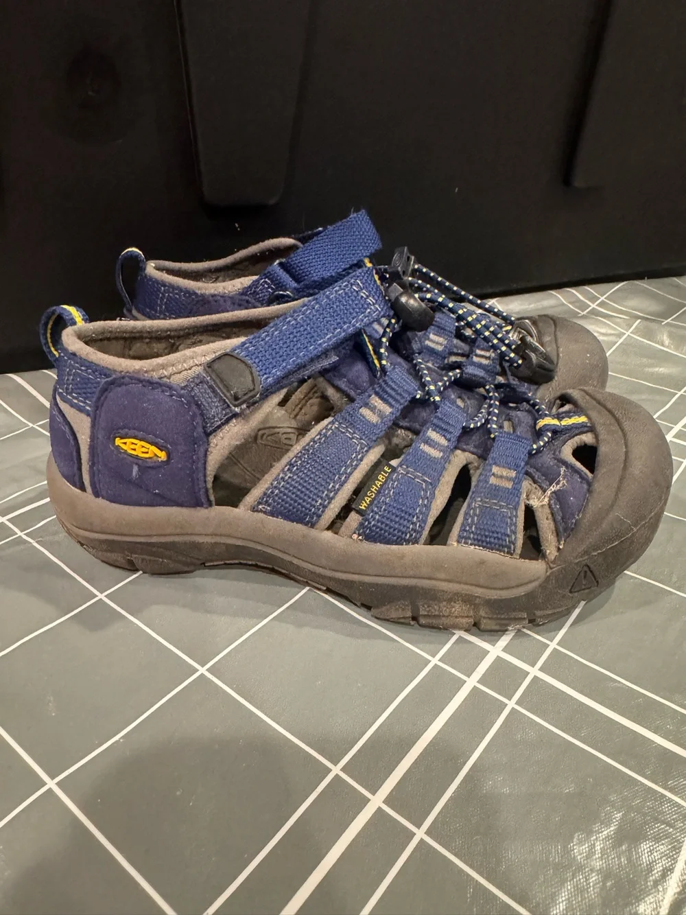 KEEN kid’s sandals Size 12 washable summer back to school vacation beach big boy